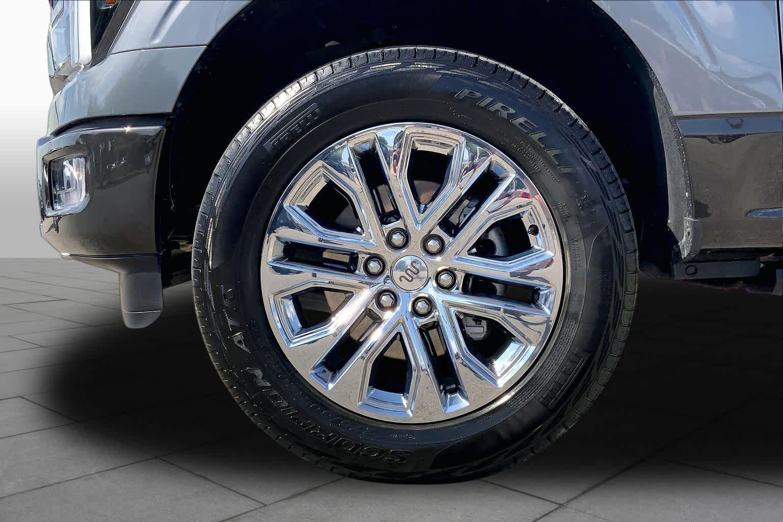 Used 2024 Carbonized Gray/Darkened Bronze Ford King Ranch image 11
