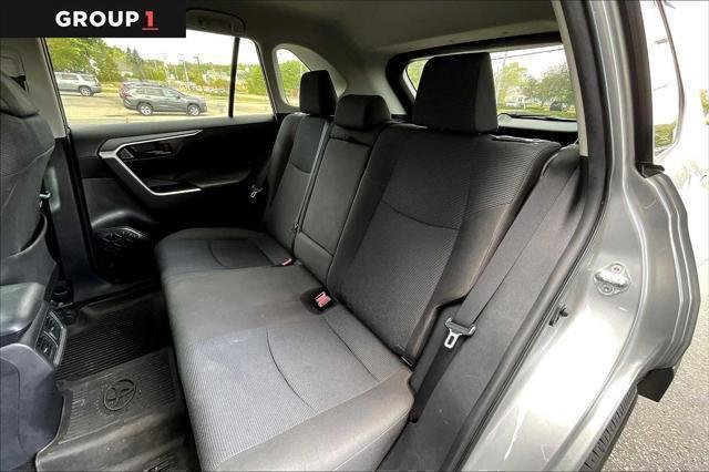 2022 Toyota RAV4 LE - Photo 21