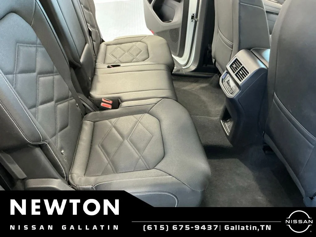 Used 2025 White Volkswagen 2.0T SE w/Technology image 17