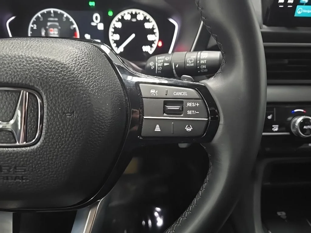 Used 2025 Platinum White Pearl Honda Touring image 21