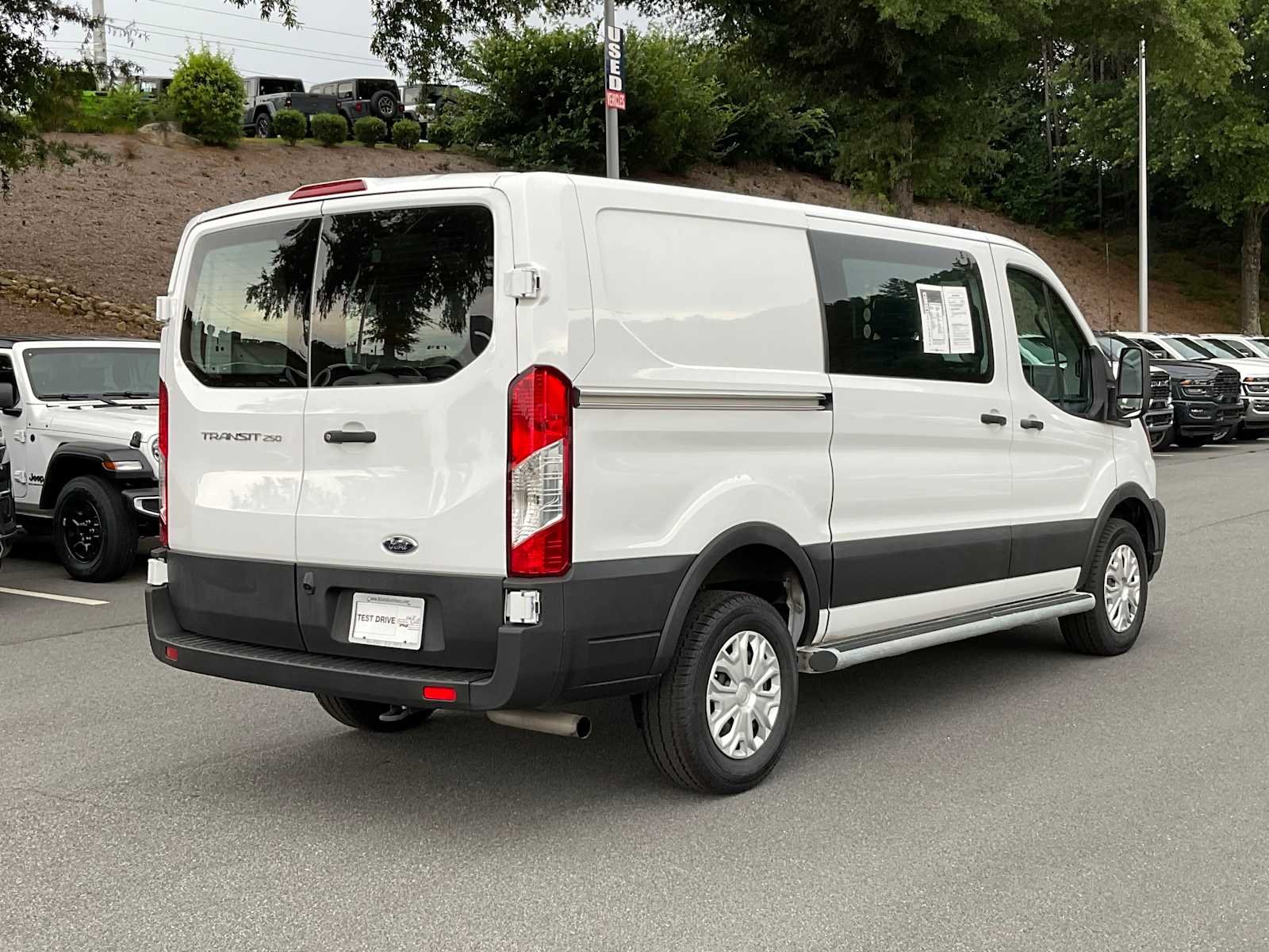 Used 2025 Oxford White Ford  image 5