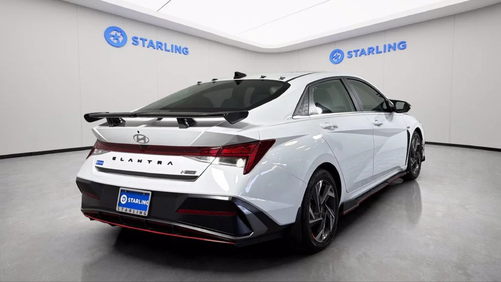 Used 2024 White Hyundai SEL image 9