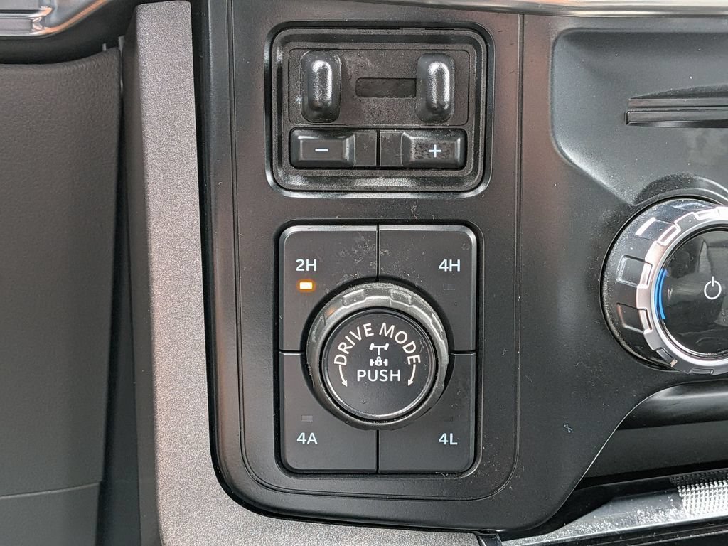 Used 2023 Silver Ford Lariat image 30