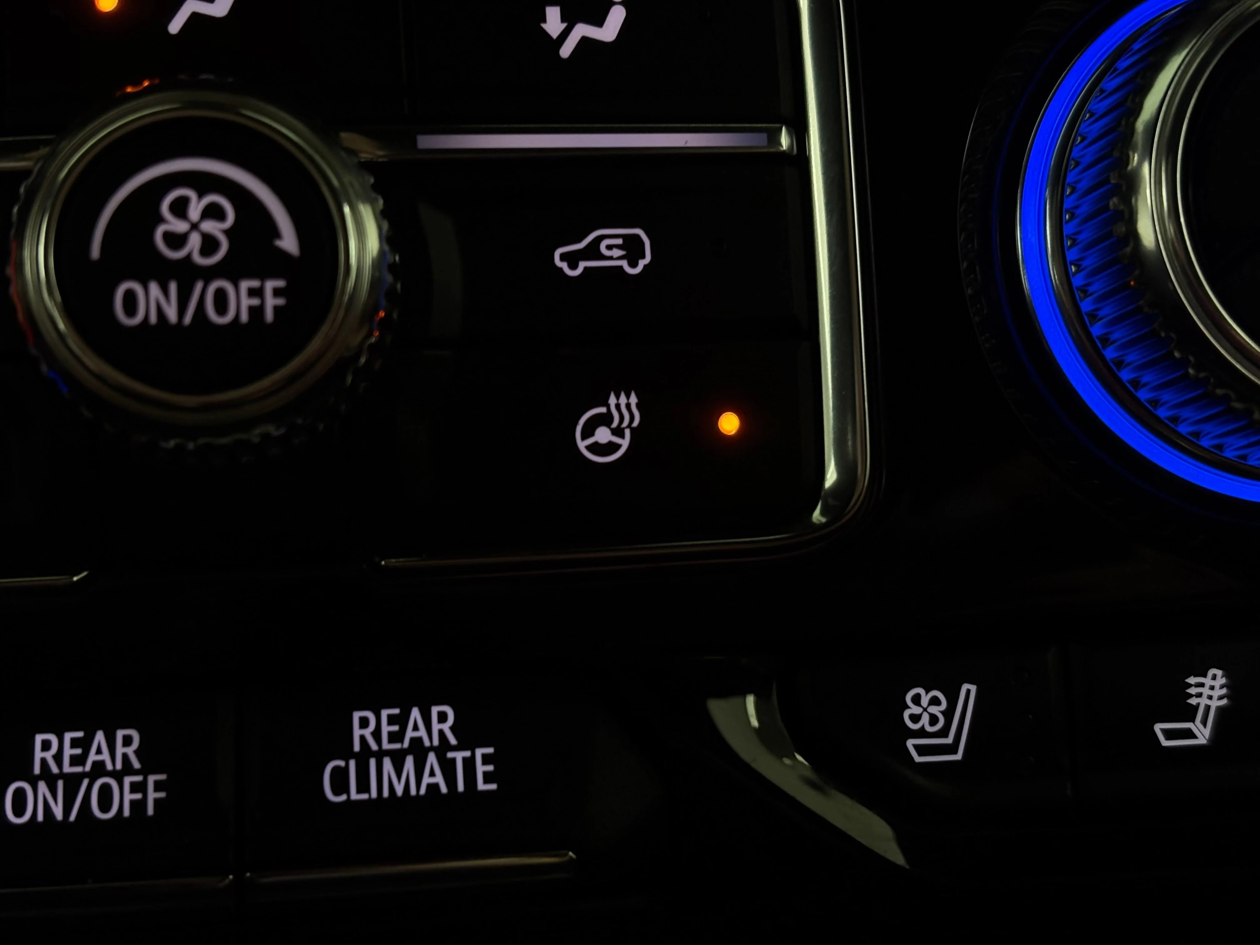 Used 2023 Onyx Black GMC Denali Ultimate image 27