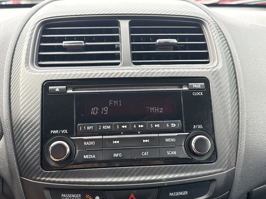Used 2016  Mitsubishi ES image 16