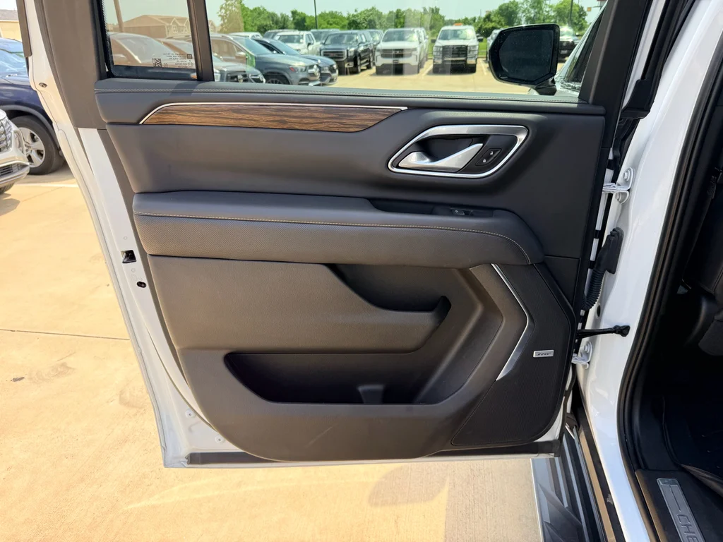Used 2022 Summit White Chevrolet Premier image 22
