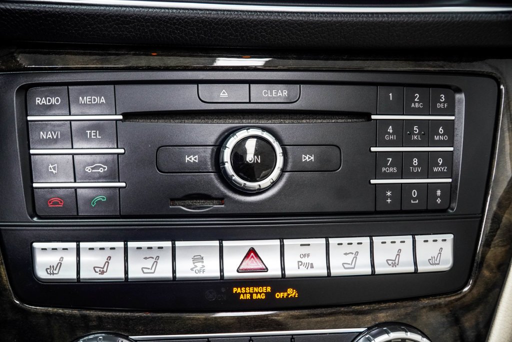 Used 2019 White Mercedes-Benz SL 550 image 27