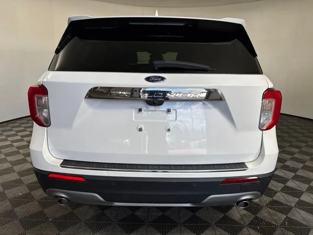 Used 2021 White Metallic Ford Limited image 24