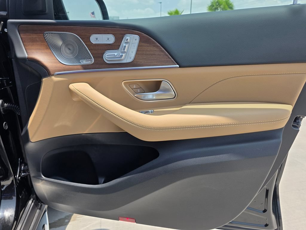 New 2026 Obsidian Black Metallic Mercedes-Benz GLS 580 image 47