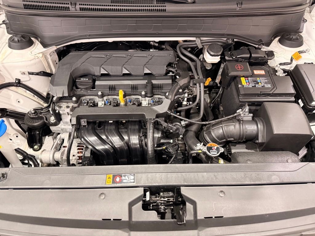 Used 2023 White Hyundai SE image 6