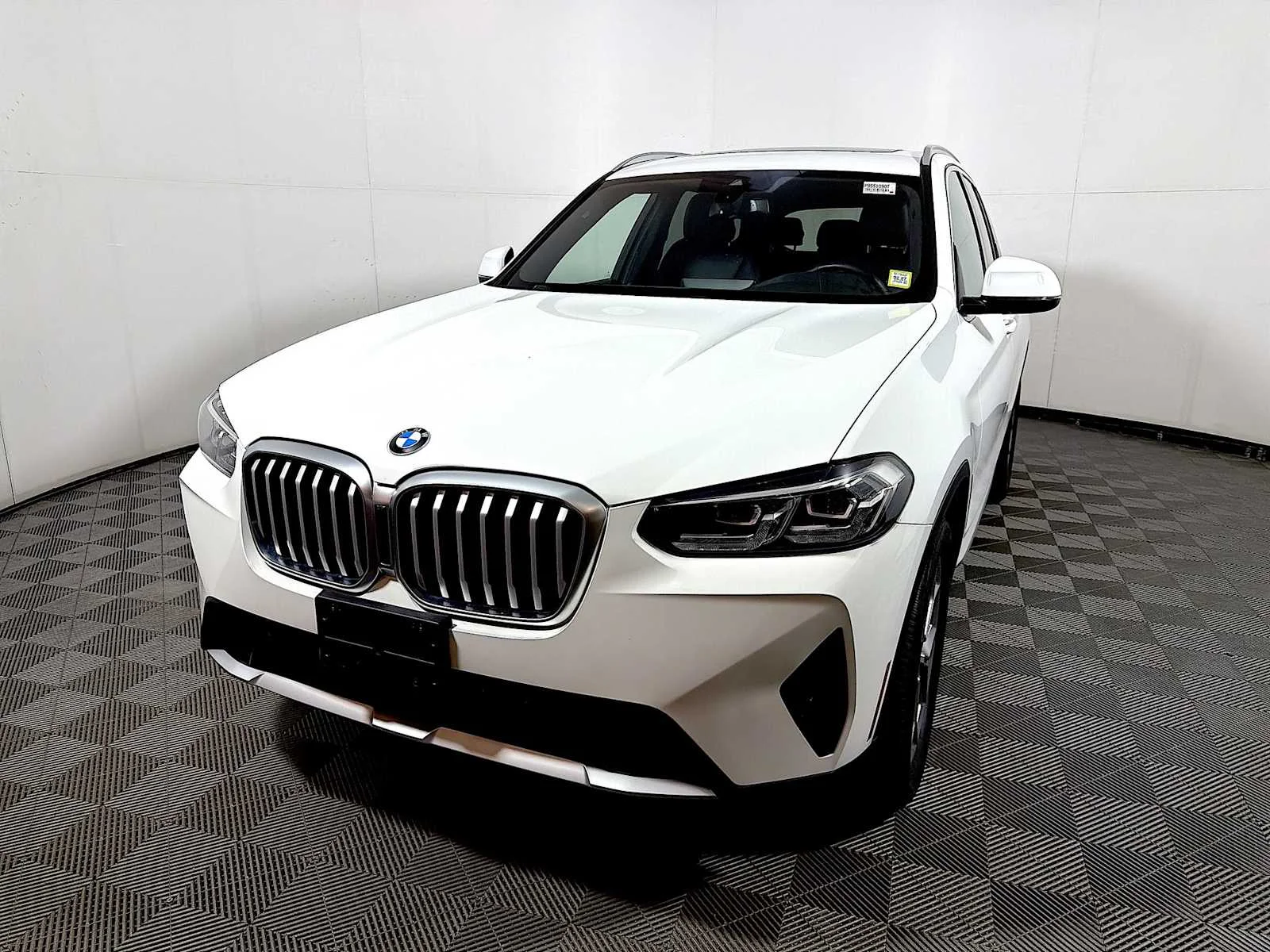 Used 2023 Alpine White BMW xDrive30i image 3