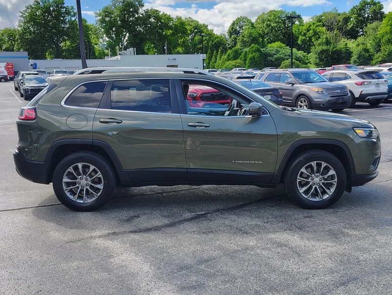 Used 2019 Green Jeep Latitude Plus image 5