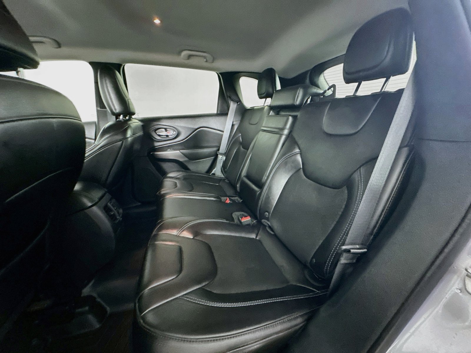 Used 2019 Billet Silver Metallic Clearcoat Jeep Latitude Plus image 22