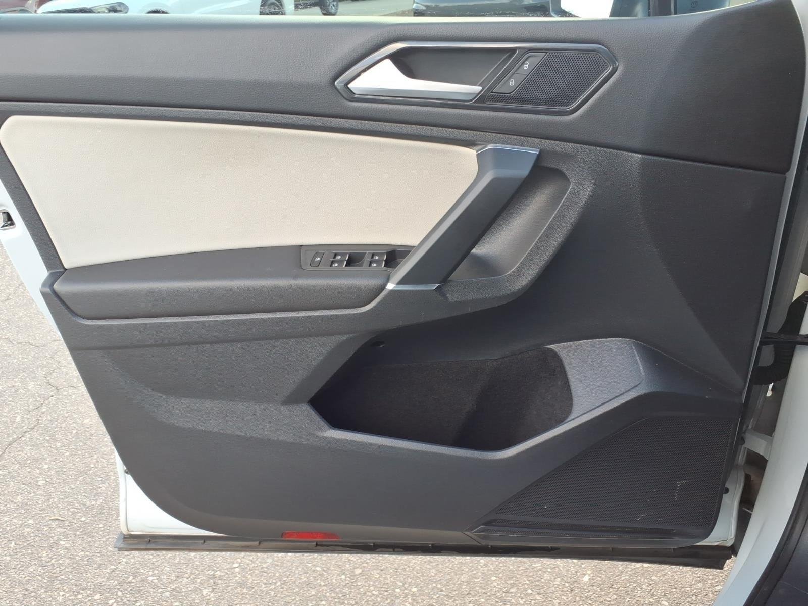 Used 2018 Platinum Gray Metallic Volkswagen SEL image 29