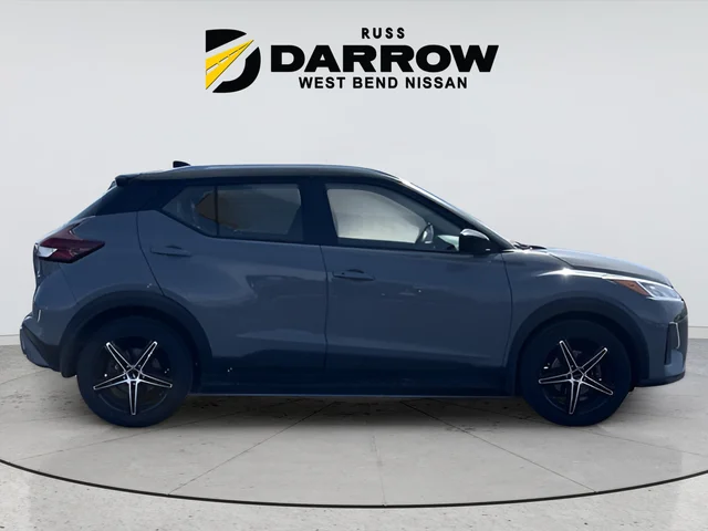 Used 2023 Gray Nissan SV image 6