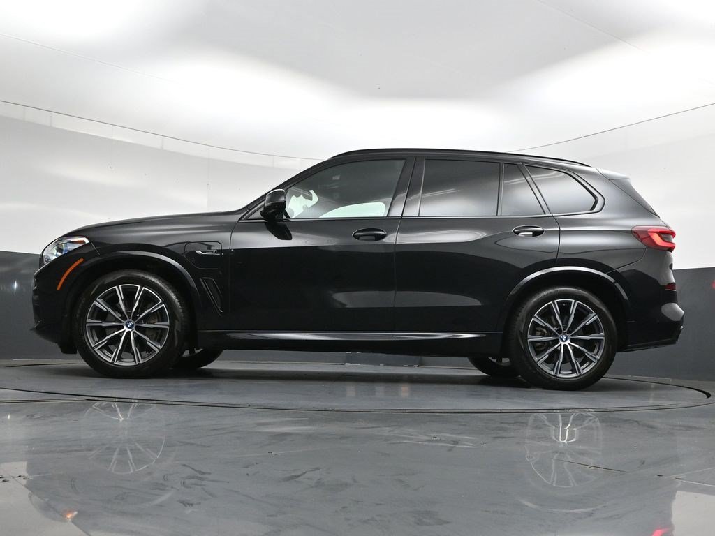 Used 2022 Black Sapphire Metallic BMW xDrive45e image 34
