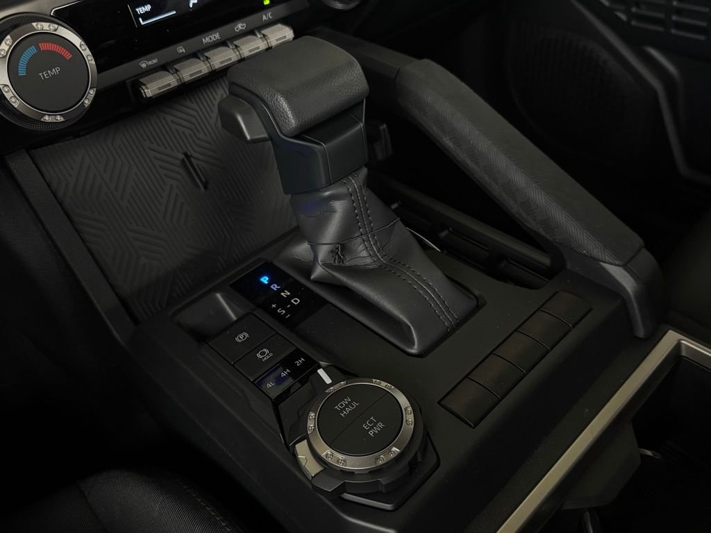 2025 Toyota Tacoma SR5 - Photo 27