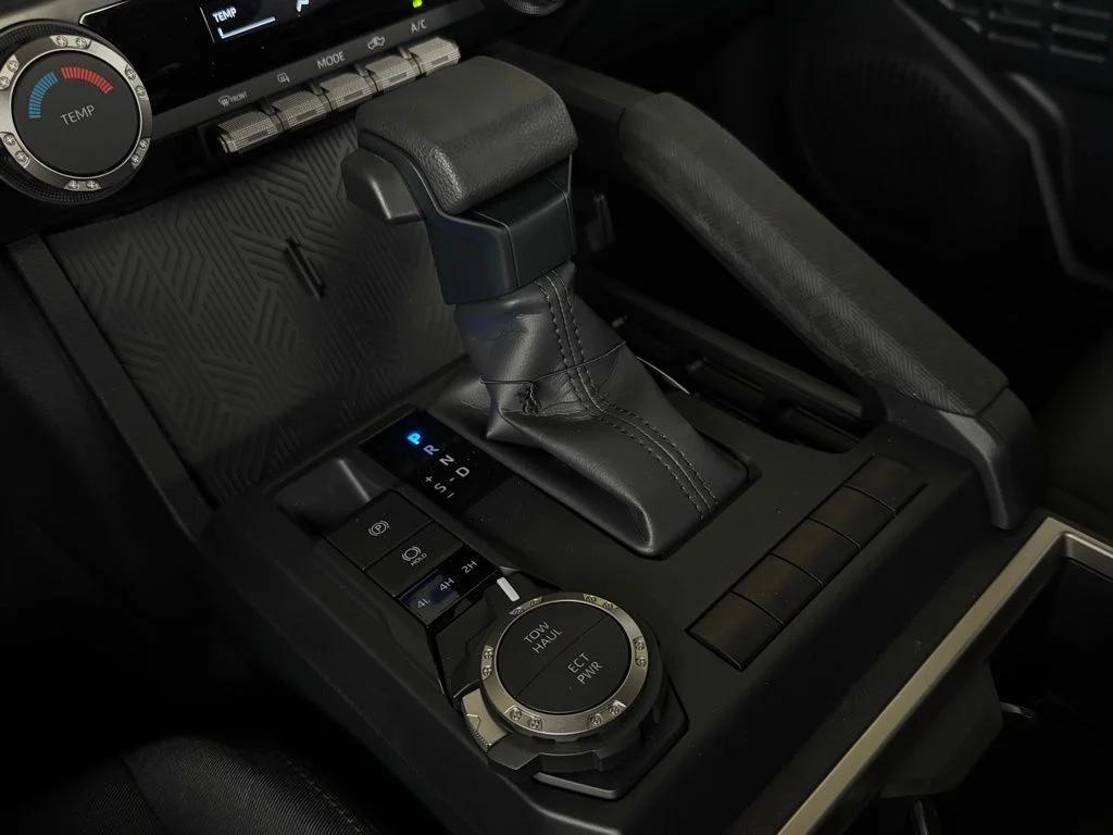 2025 Toyota Tacoma SR5 - Photo 27