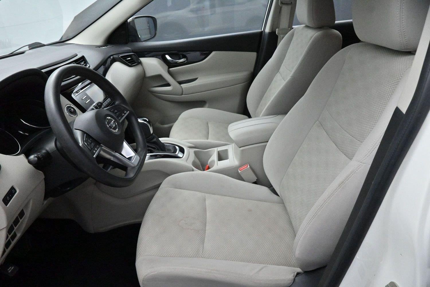 Used 2018 Pearl White Nissan SV image 13