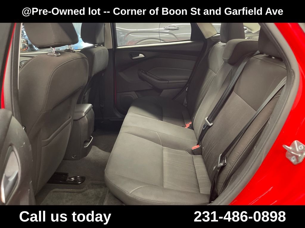Used 2015 Red Ford SE image 25