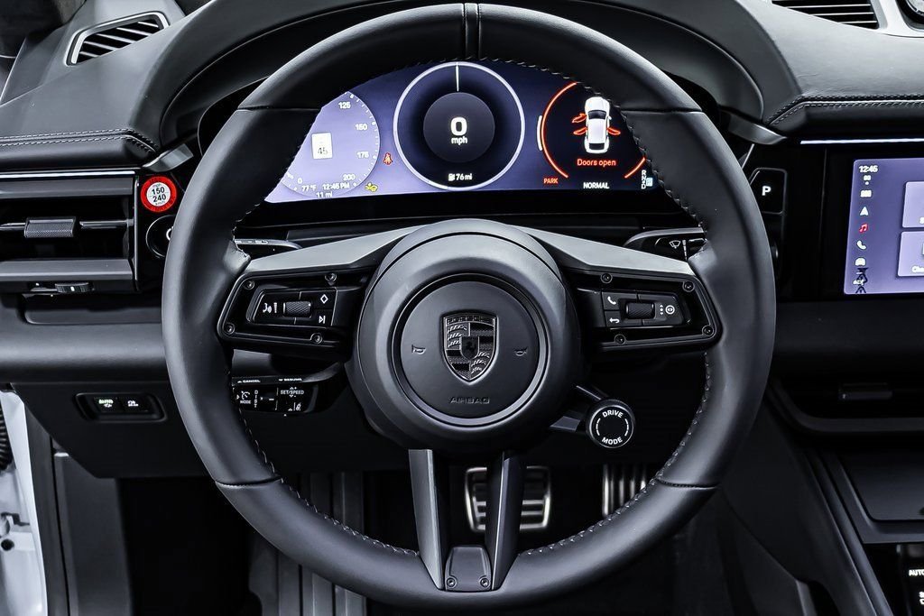 2025 Porsche Macan Turbo Electric - Photo 14