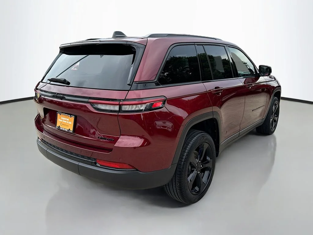 Used 2025 Velvet Red Pearlcoat Jeep Limited image 8