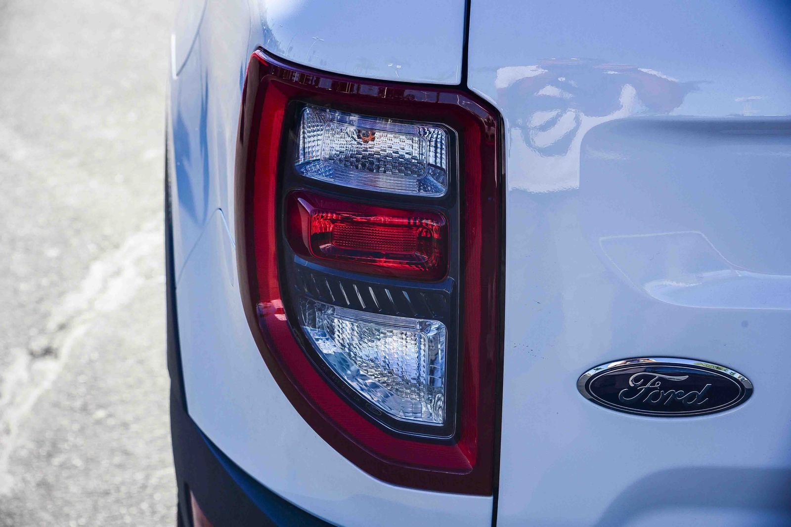 New 2025 Oxford White Ford Badlands® image 7