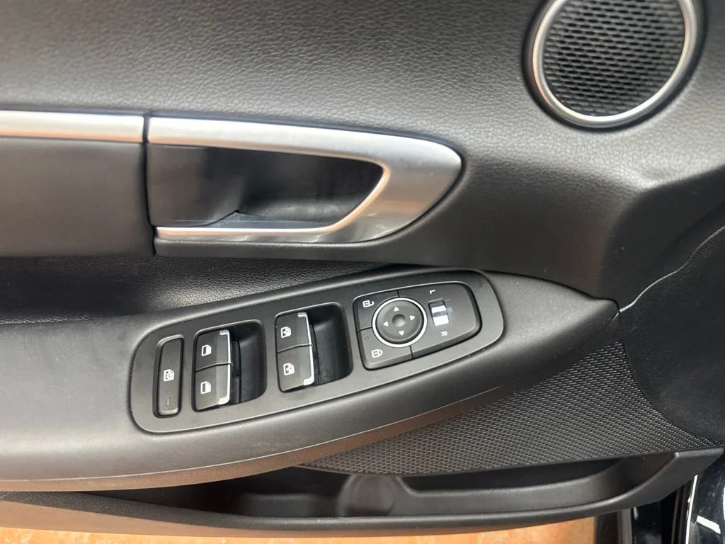 Used 2021 Phantom Black Hyundai SEL image 20