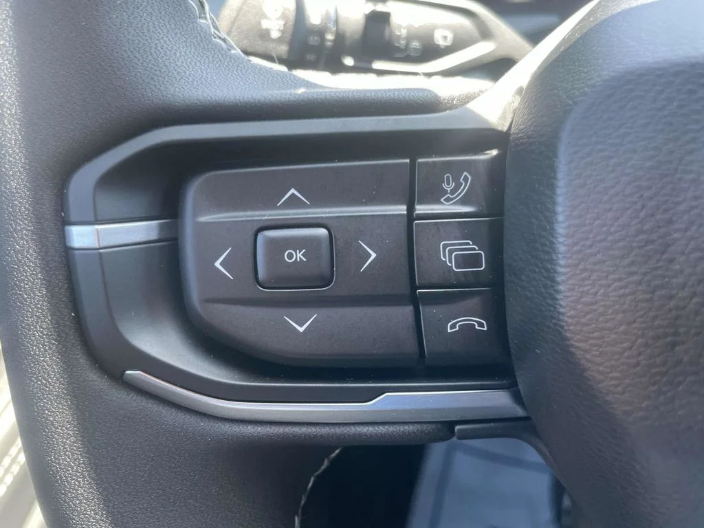 New 2026 Hydro Blue Pearlcoat Jeep Laredo image 31