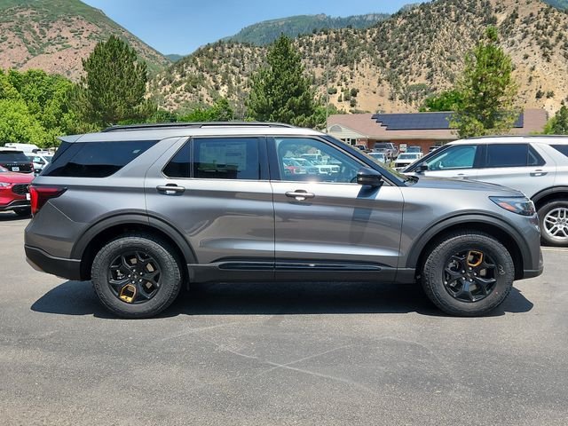 New 2026 Carbonized Gray Metallic Ford Tremor® image 2