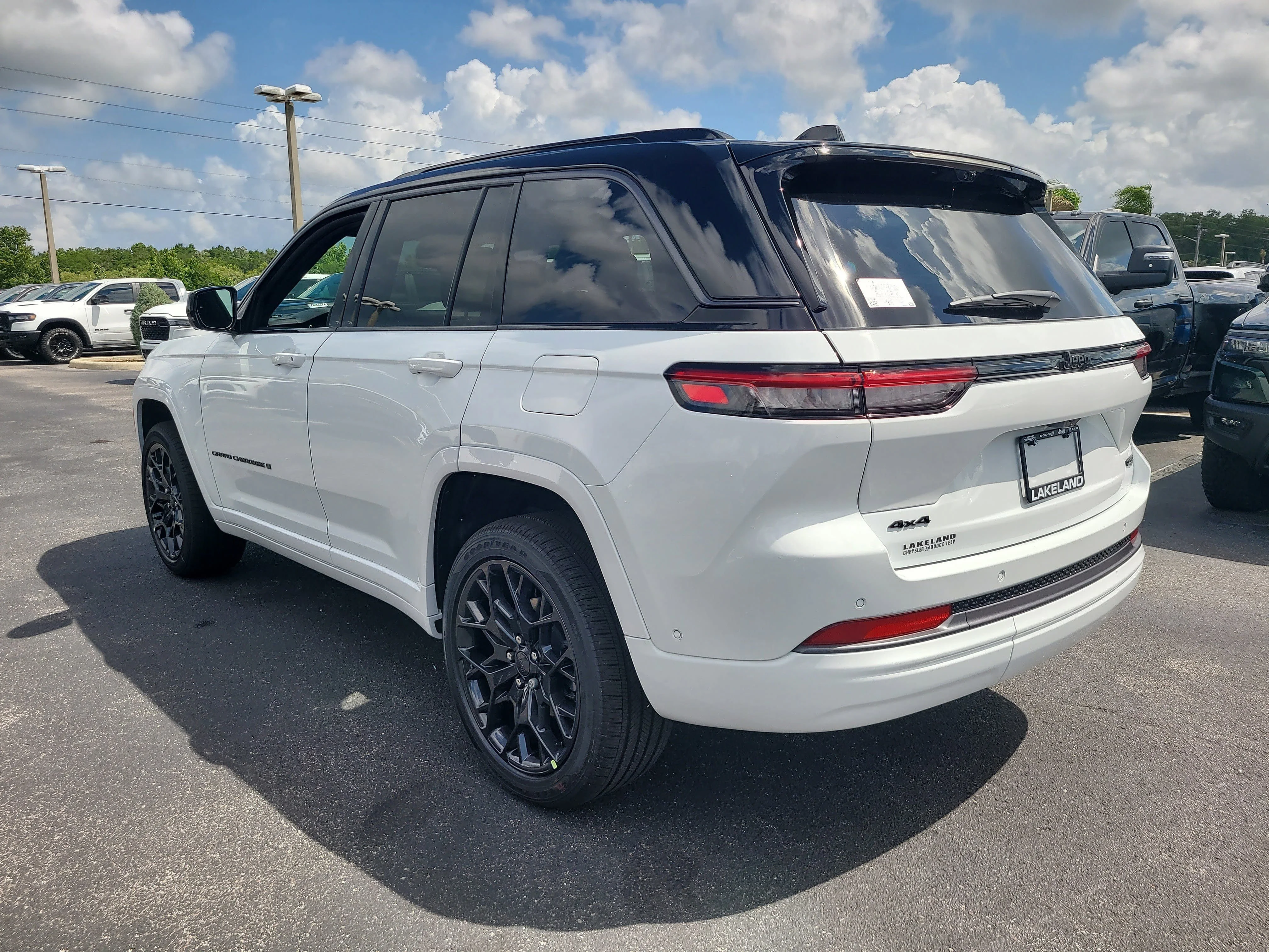 New 2026 Bright White Clearcoat Jeep Summit image 8