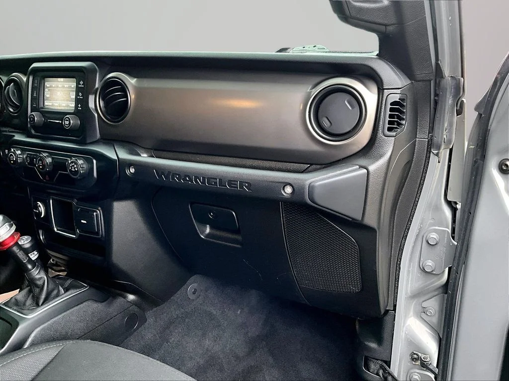 Used 2019 Gray Jeep Sport image 18