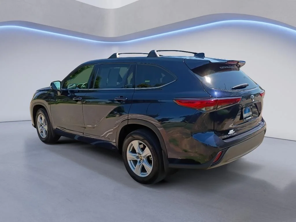 Used 2020 Blueprint Toyota LE image 3