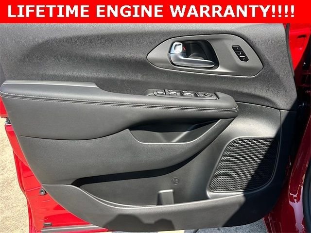 2026 Chrysler Pacifica Select - Photo 12