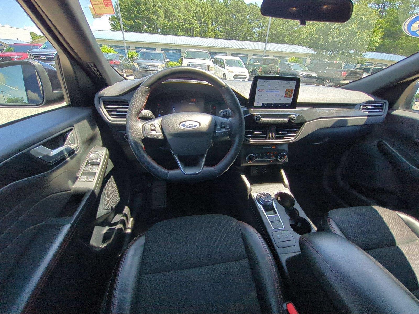 Used 2025 Agate Black Ford ST-Line Select image 32