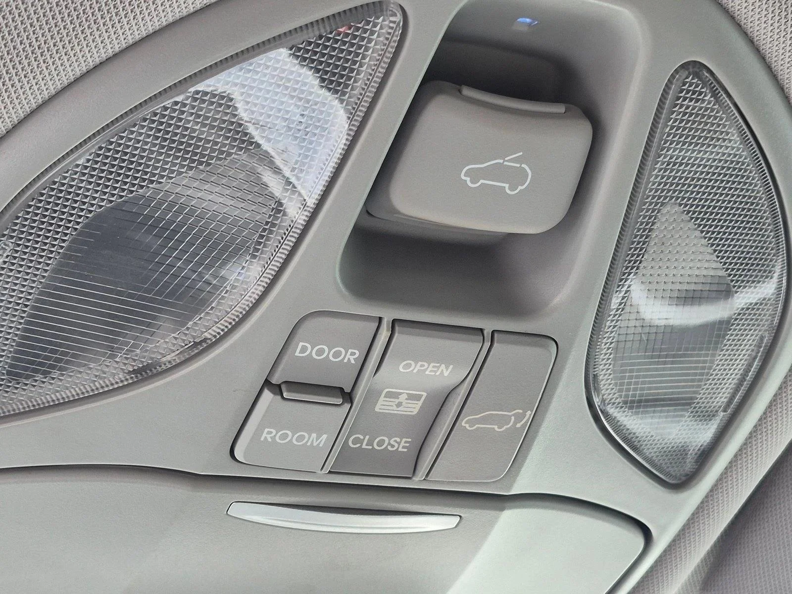 Used 2015 Frost White Pearl Hyundai  image 14