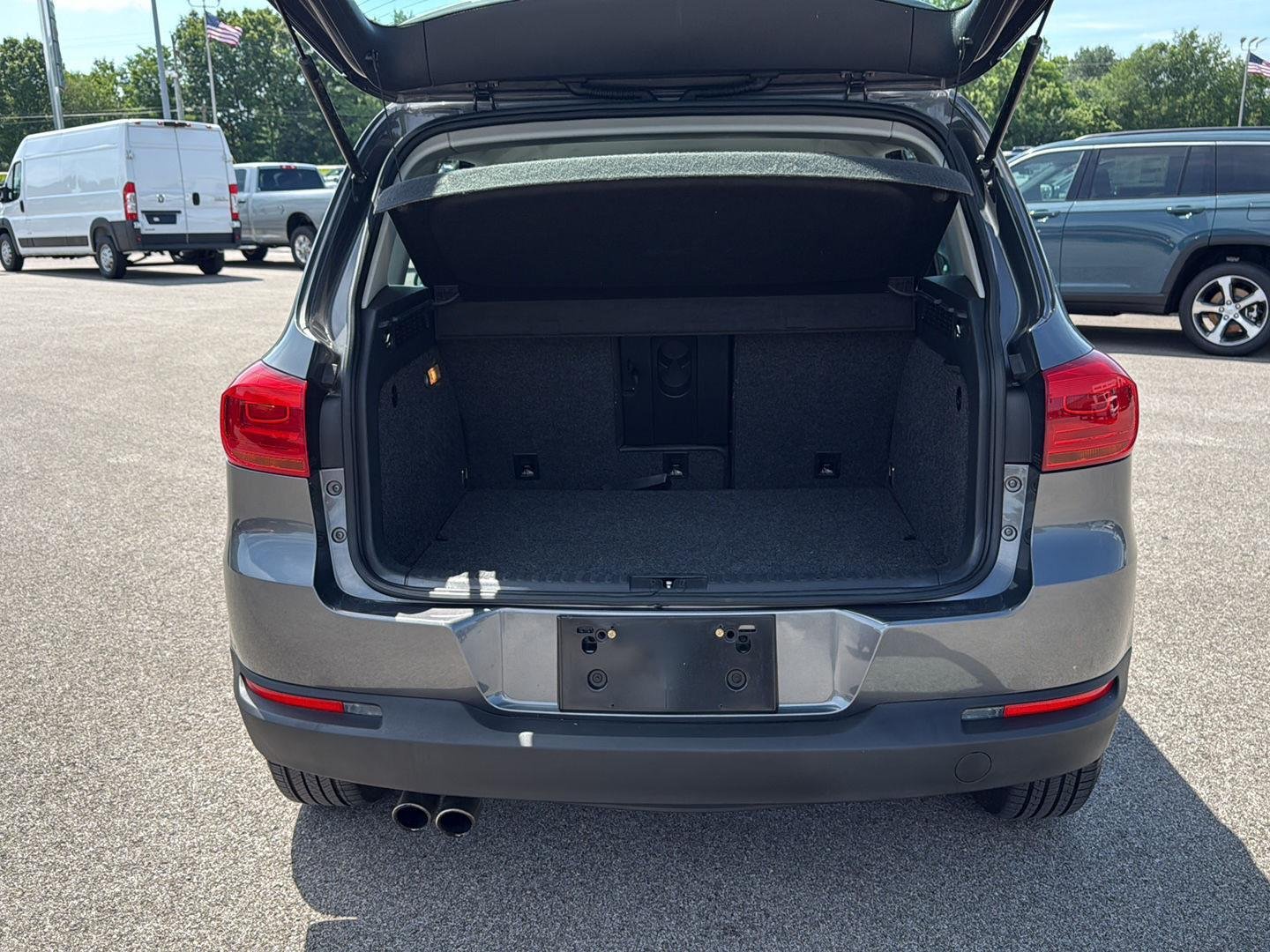 Used 2016 Pepper Gray Metallic Volkswagen S image 11