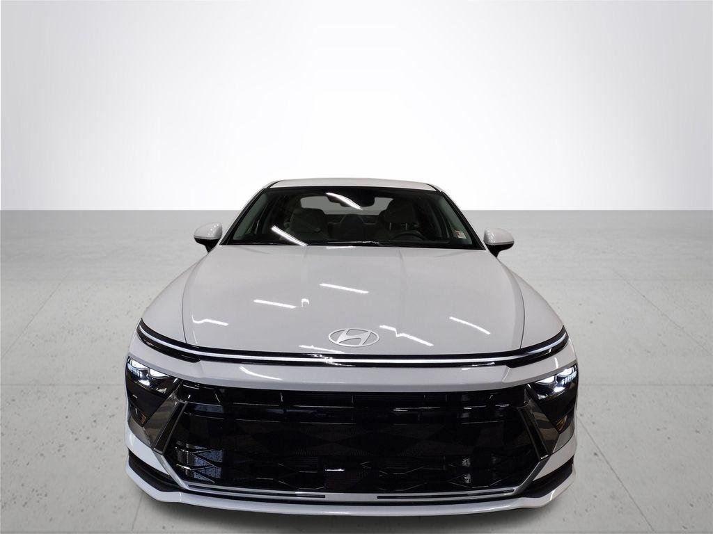 New 2026 White Hyundai SE image 3