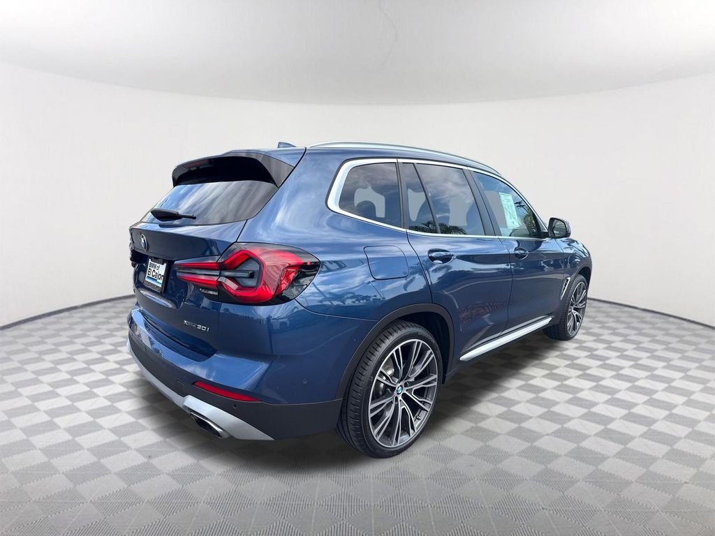 Used 2024 Phytonic Blue Metallic BMW xDrive30i image 4