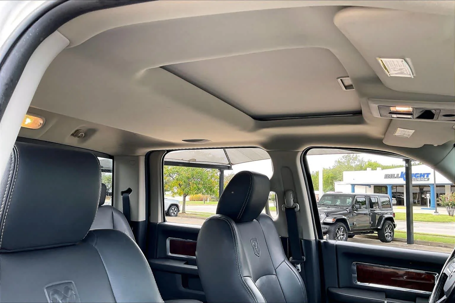 Used 2010 Light Graystone Pearl Dodge Laramie image 13