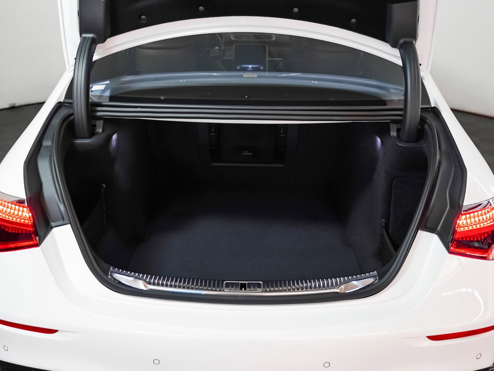 New 2026 MANUFAKTUR Moonlight White Metallic Mercedes-Benz S 580 image 11