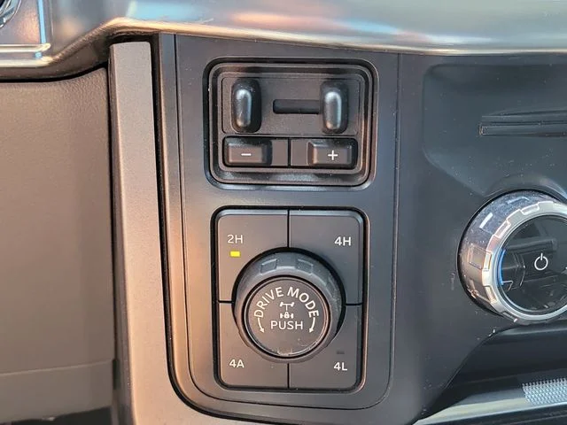 Used 2022 White Ford Lariat image 26