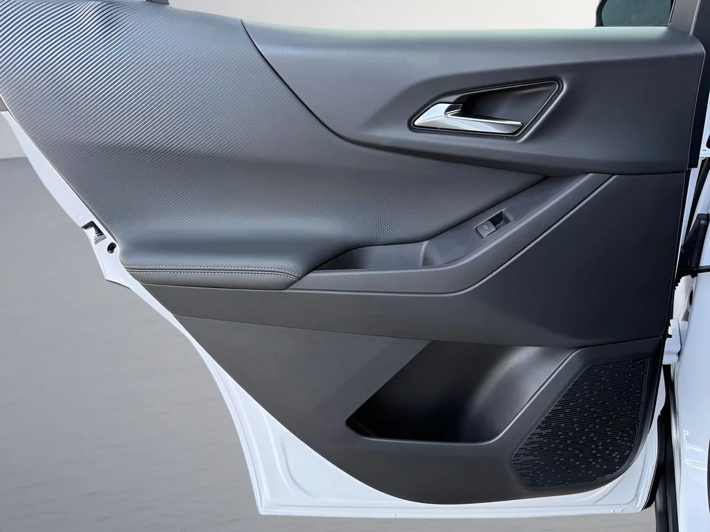 New 2027 White Chevrolet LT image 26