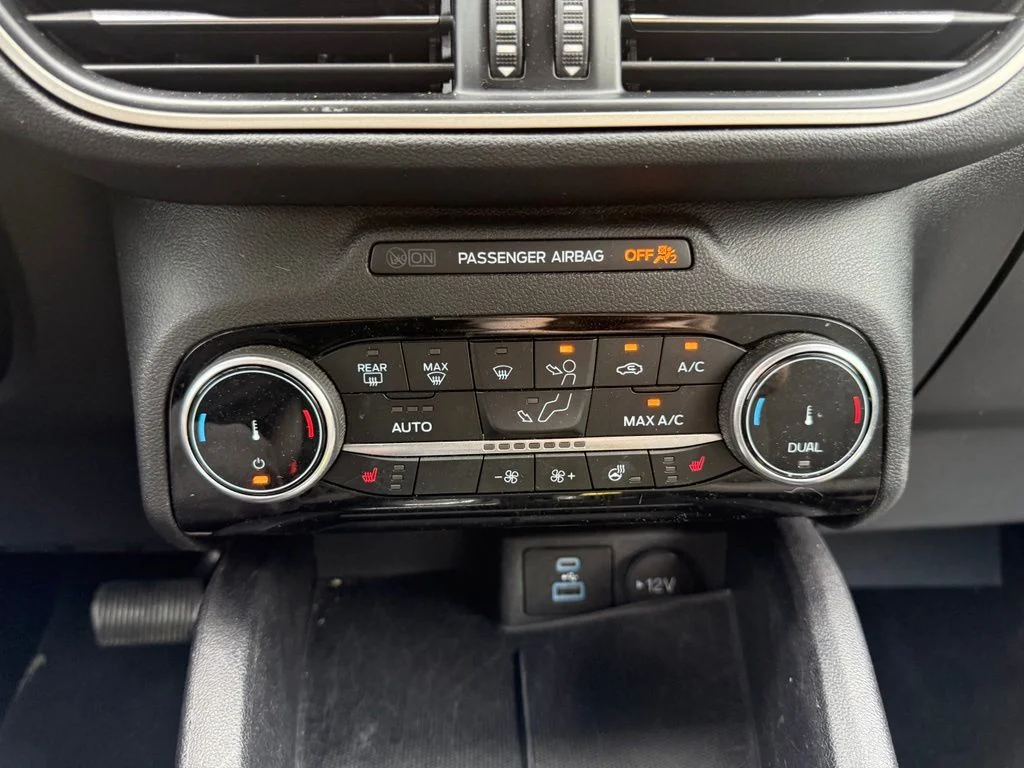 Used 2022 Gray Ford SE image 25