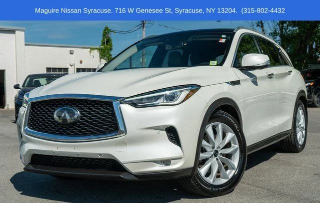 Used 2019 White INFINITI ESSENTIAL image 1