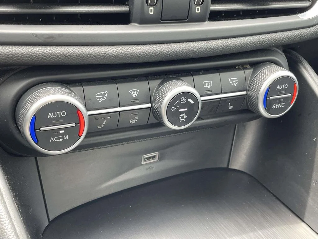 Used 2017 Red Metallic Alfa Romeo Base image 28