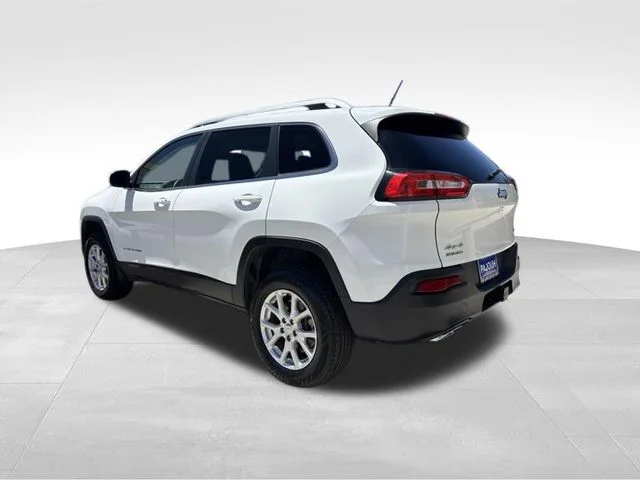 Used 2015 White Jeep Latitude image 5