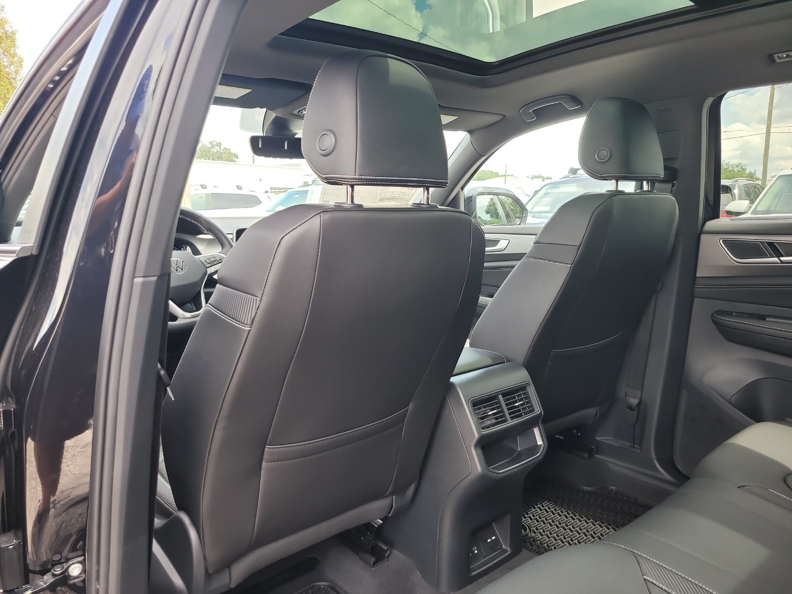 New 2026 Deep Black Pearl Volkswagen 2.0T SE W/TECHNOLOGY image 11