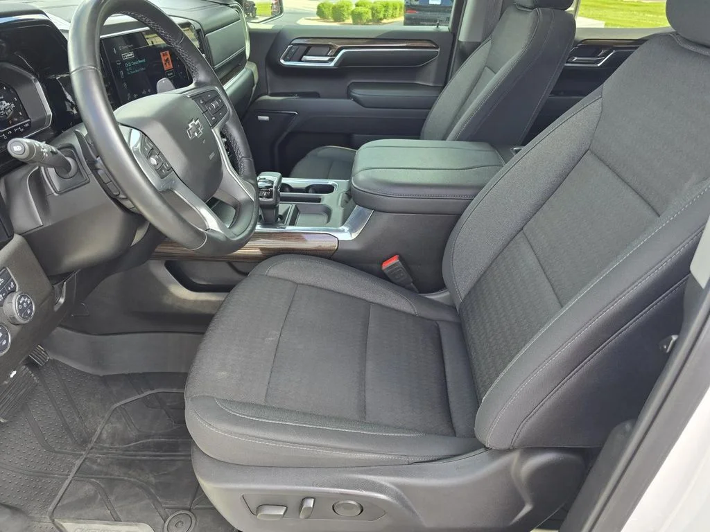 Used 2024 Summit White Chevrolet RST image 9