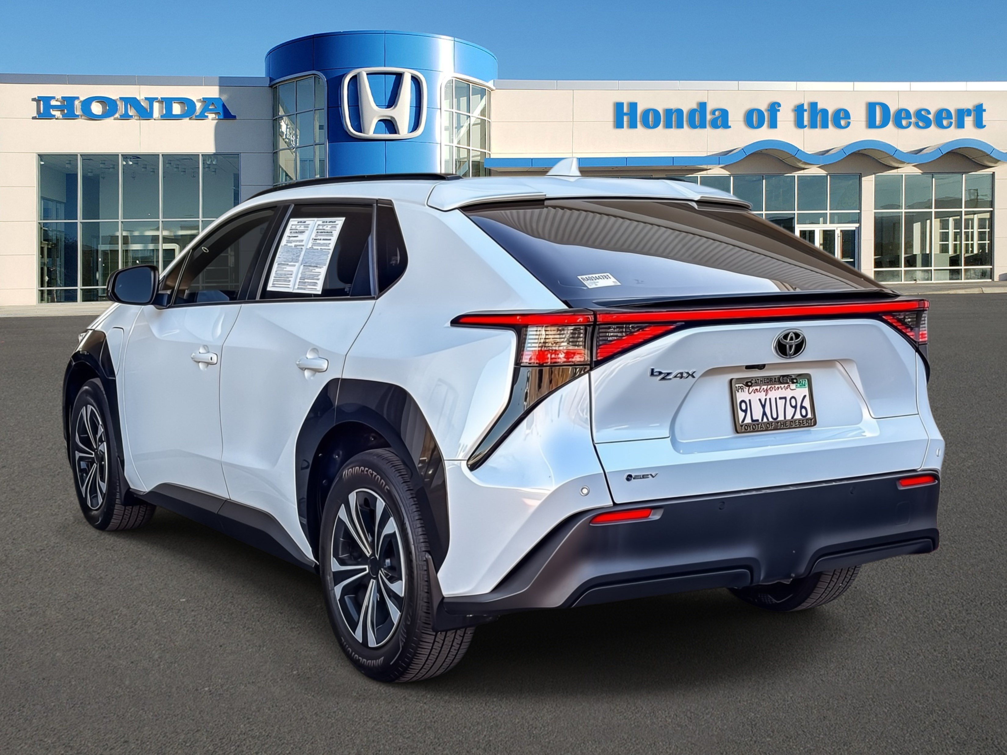 Used 2024 Pearl Toyota XLE image 4